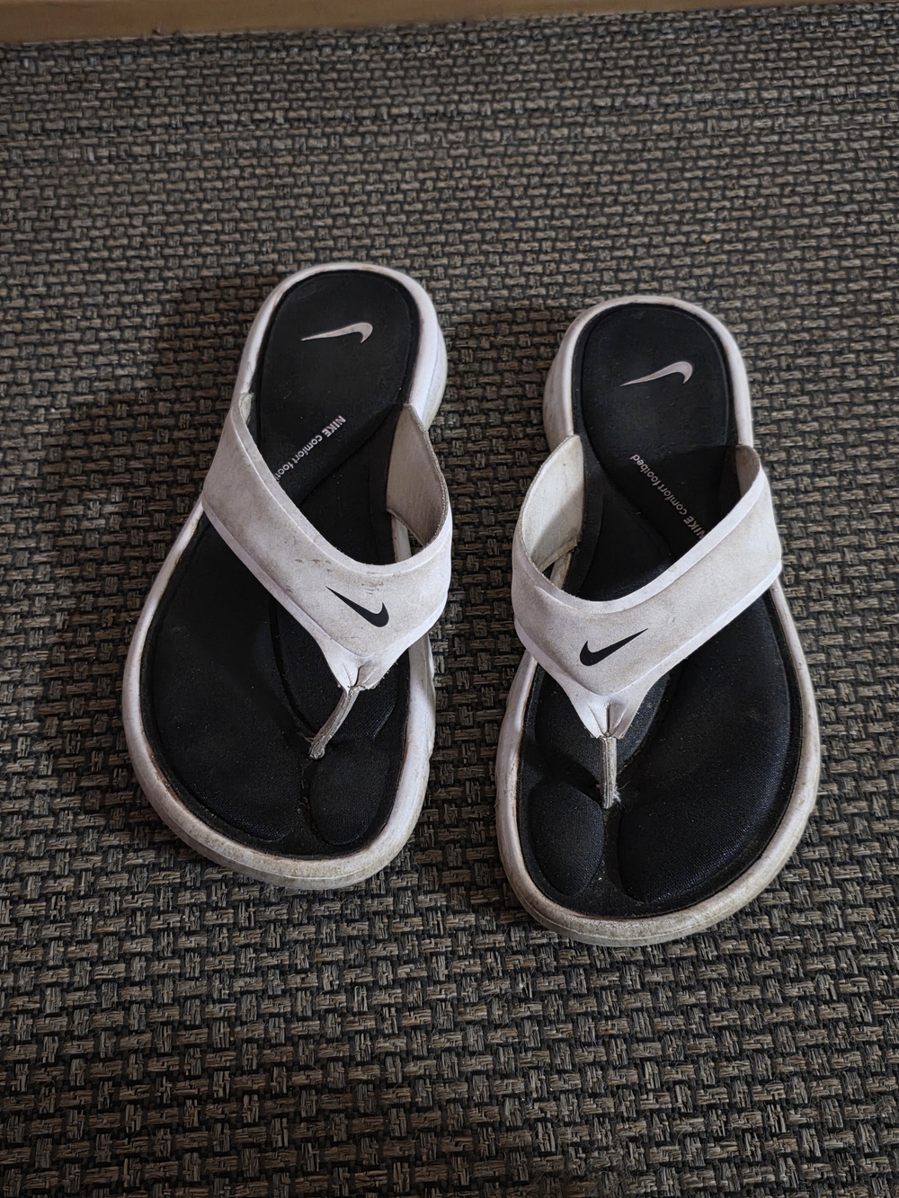 Nike White and Black Thong Sandals